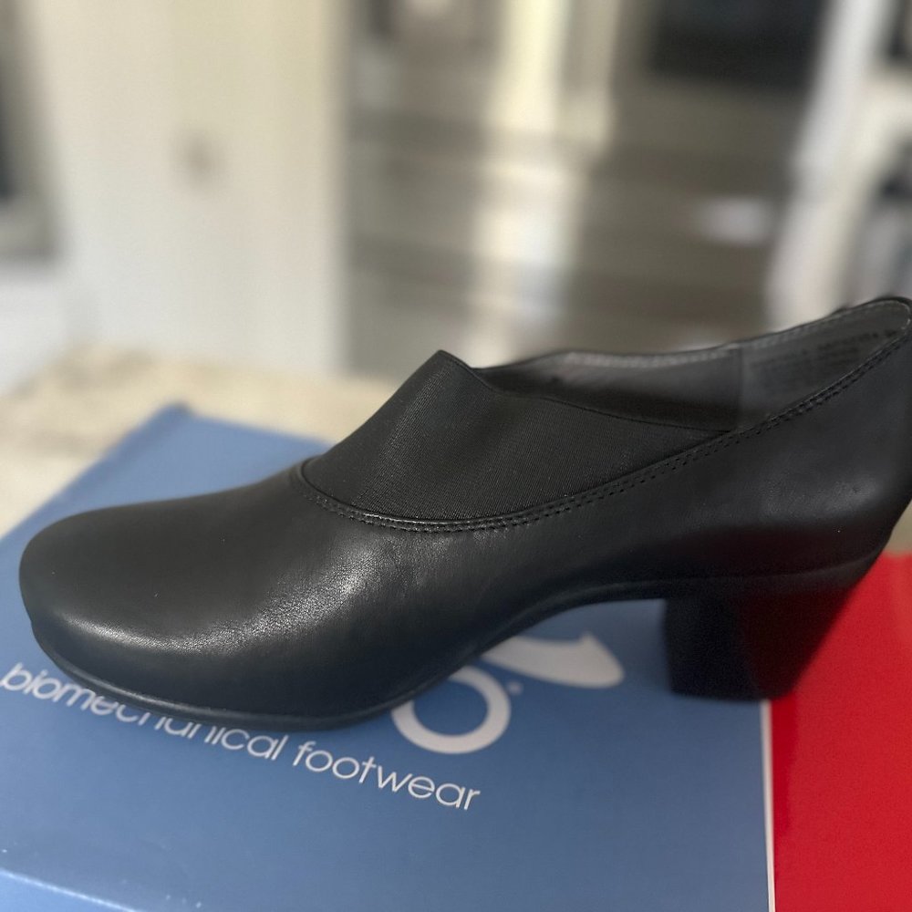 ABEO  Orthontic Black Dress Shoes with Heel - Size US 9